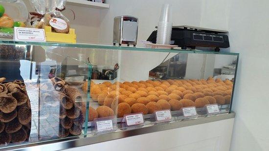 Cannoleria Ke Cassata